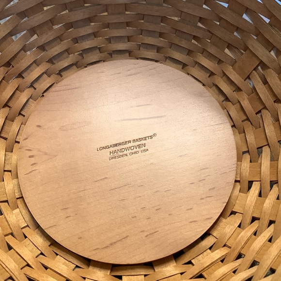 Longaberger 11" Bowl Basket with liner and lidded protector - Picture 5 of 16